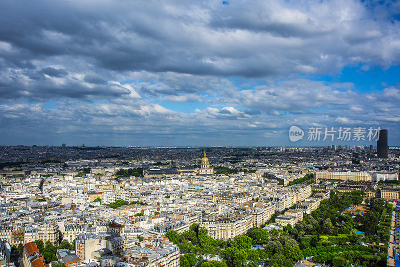 鸟瞰图的巴黎城市与Les Invalides建筑